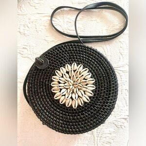Black Round Rattan Crossbody Bag w/ Cowrie Shell Detail 🖤🐚